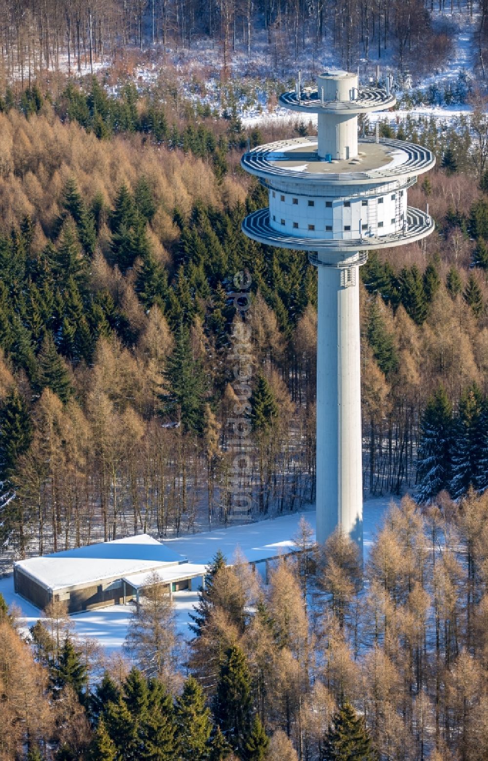 Luftbild Brilon - Winterluftbild Radar- Antennen- Sendeturm und Fernmeldeturm Allenberg in Brilon im Bundesland Nordrhein-Westfalen