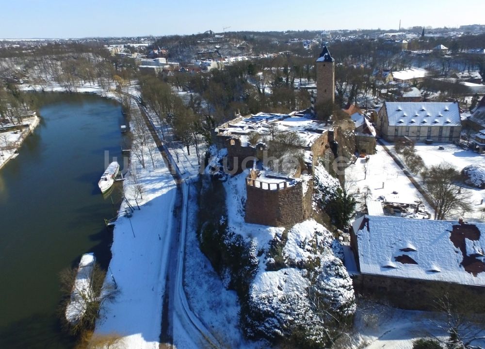 Luftbild Halle (Saale) - Winterluftbild Ruine und Mauerreste der Burg Giebichenstein in Halle (Saale) im Bundesland Sachsen-Anhalt, Deutschland