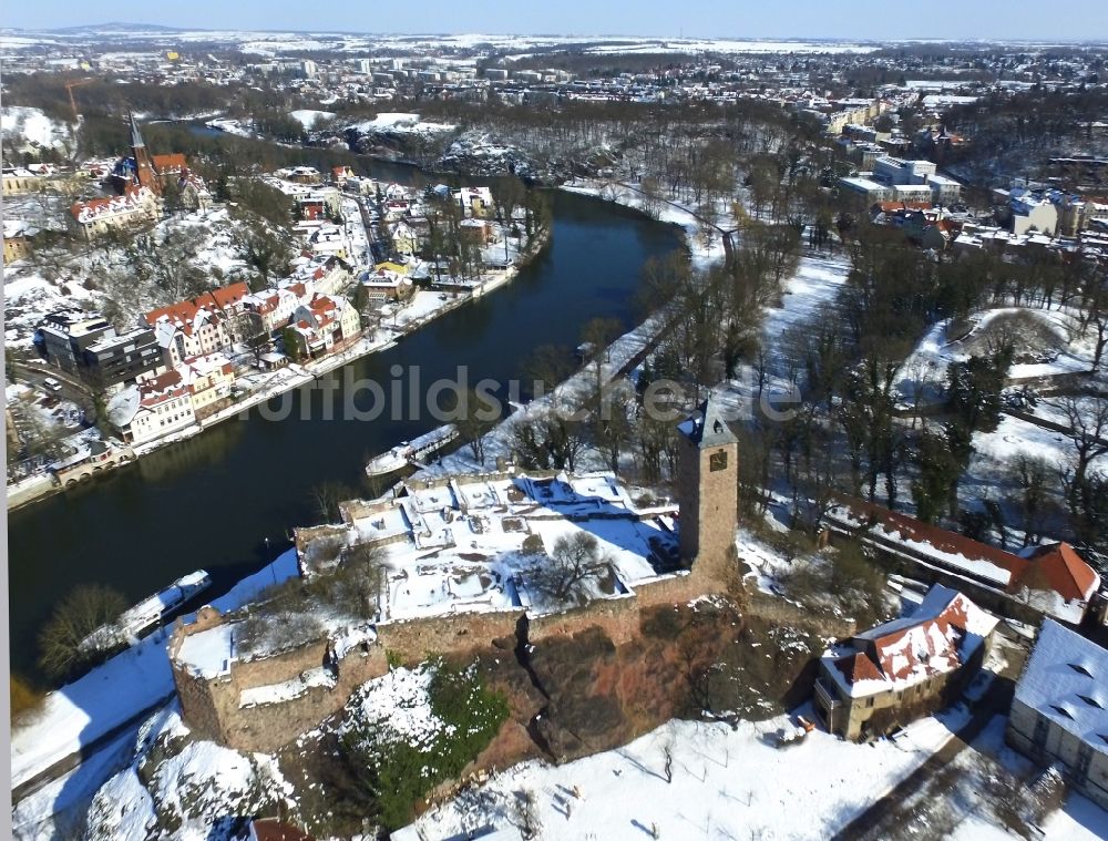 Halle (Saale) aus der Vogelperspektive: Winterluftbild Ruine und Mauerreste der Burg Giebichenstein in Halle (Saale) im Bundesland Sachsen-Anhalt, Deutschland