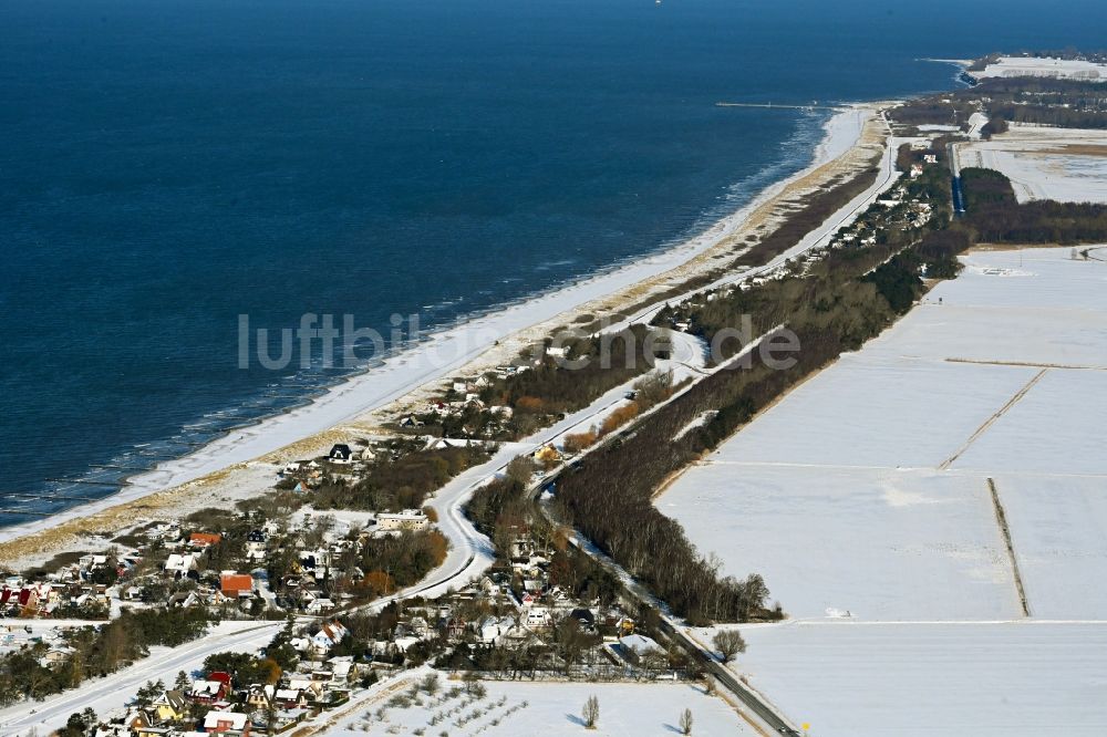 Dierhagen aus der Vogelperspektive: Winterluftbild Sandstrand- Landschaft der Ostsee in Dierhagen im Bundesland Mecklenburg-Vorpommern, Deutschland