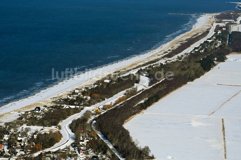 Luftbild Dierhagen - Winterluftbild Sandstrand- Landschaft der Ostsee in Dierhagen im Bundesland Mecklenburg-Vorpommern, Deutschland