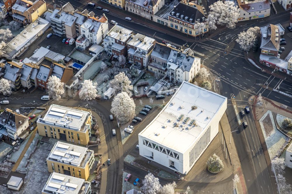 Hamm aus der Vogelperspektive: Winterluftbild Schulgebäude der Städtische Musikschule Hamm in Hamm im Bundesland Nordrhein-Westfalen, Deutschland