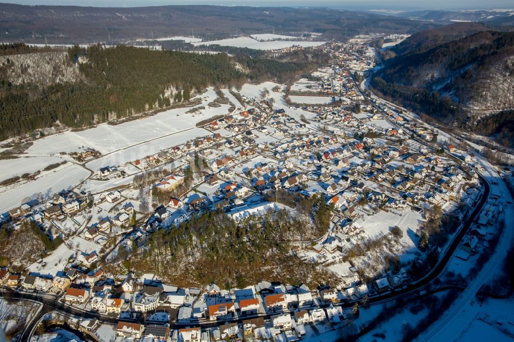 Marsberg von oben - Winterluftbild Siedlungsgebiet im Ortsteil Beringhausen in Marsberg im Bundesland Nordrhein-Westfalen