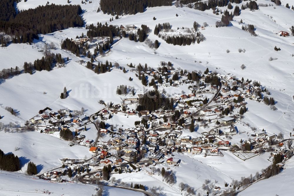 Luftbild Todtnau - Winterluftbild. Siedlungsgebiet im Ortsteil Todtnauberg in Todtnau im Bundesland Baden-Württemberg, Deutschland