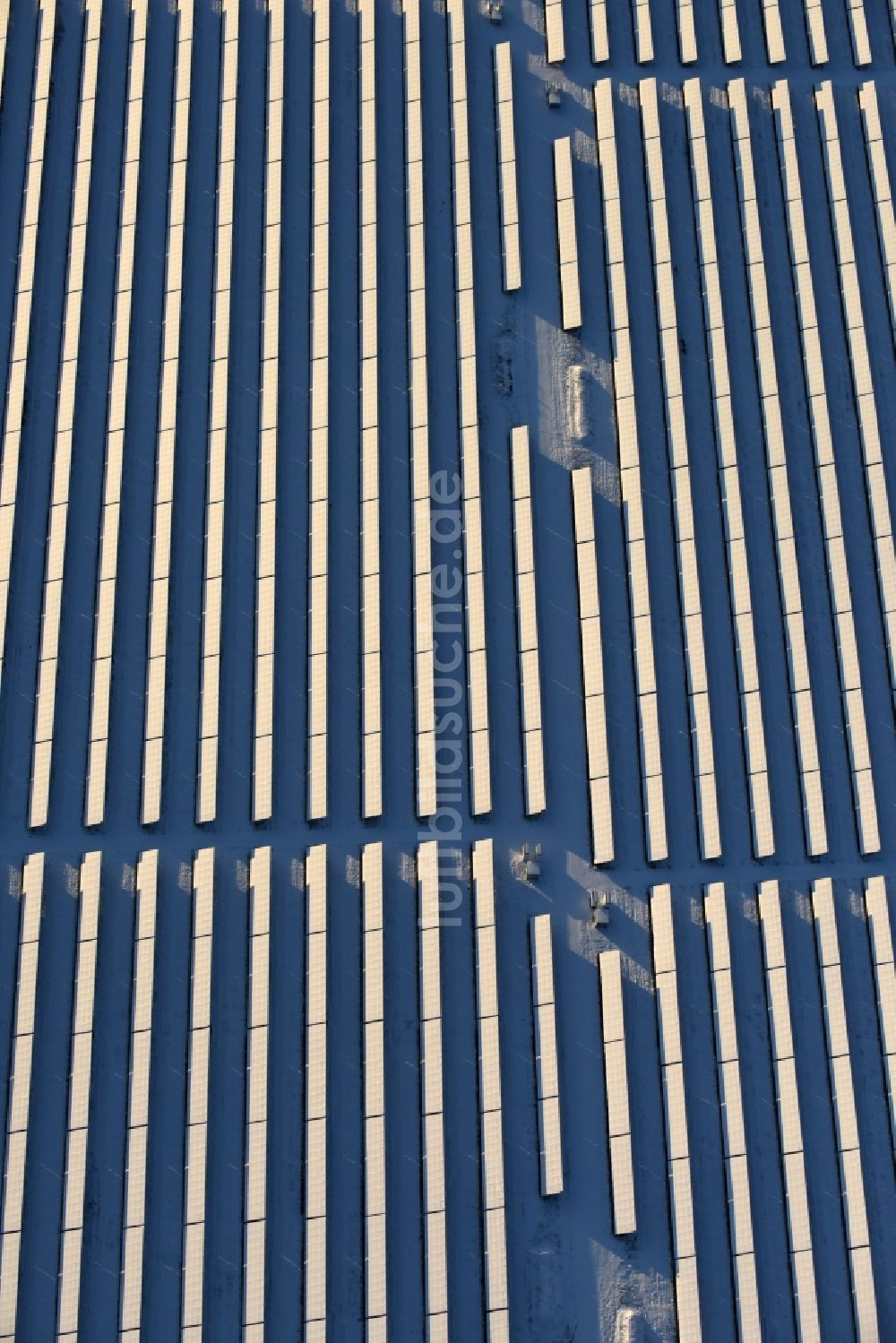 Werneuchen von oben - Winterluftbild Solarpark bzw. Solarkraftwerk in Werneuchen im Bundesland Brandenburg