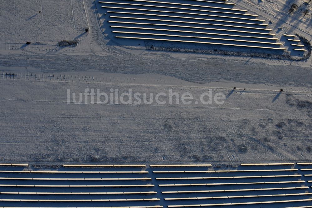 Luftbild Werneuchen - Winterluftbild Solarpark bzw. Solarkraftwerk in Werneuchen im Bundesland Brandenburg