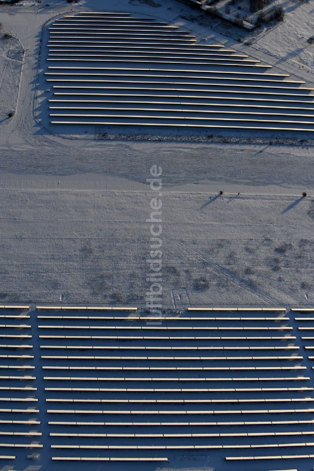 Luftaufnahme Werneuchen - Winterluftbild Solarpark bzw. Solarkraftwerk in Werneuchen im Bundesland Brandenburg