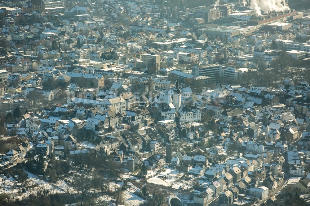 Luftaufnahme Arnsberg - Winterluftbild Stadtansicht vom Innenstadtbereich in Arnsberg im Bundesland Nordrhein-Westfalen