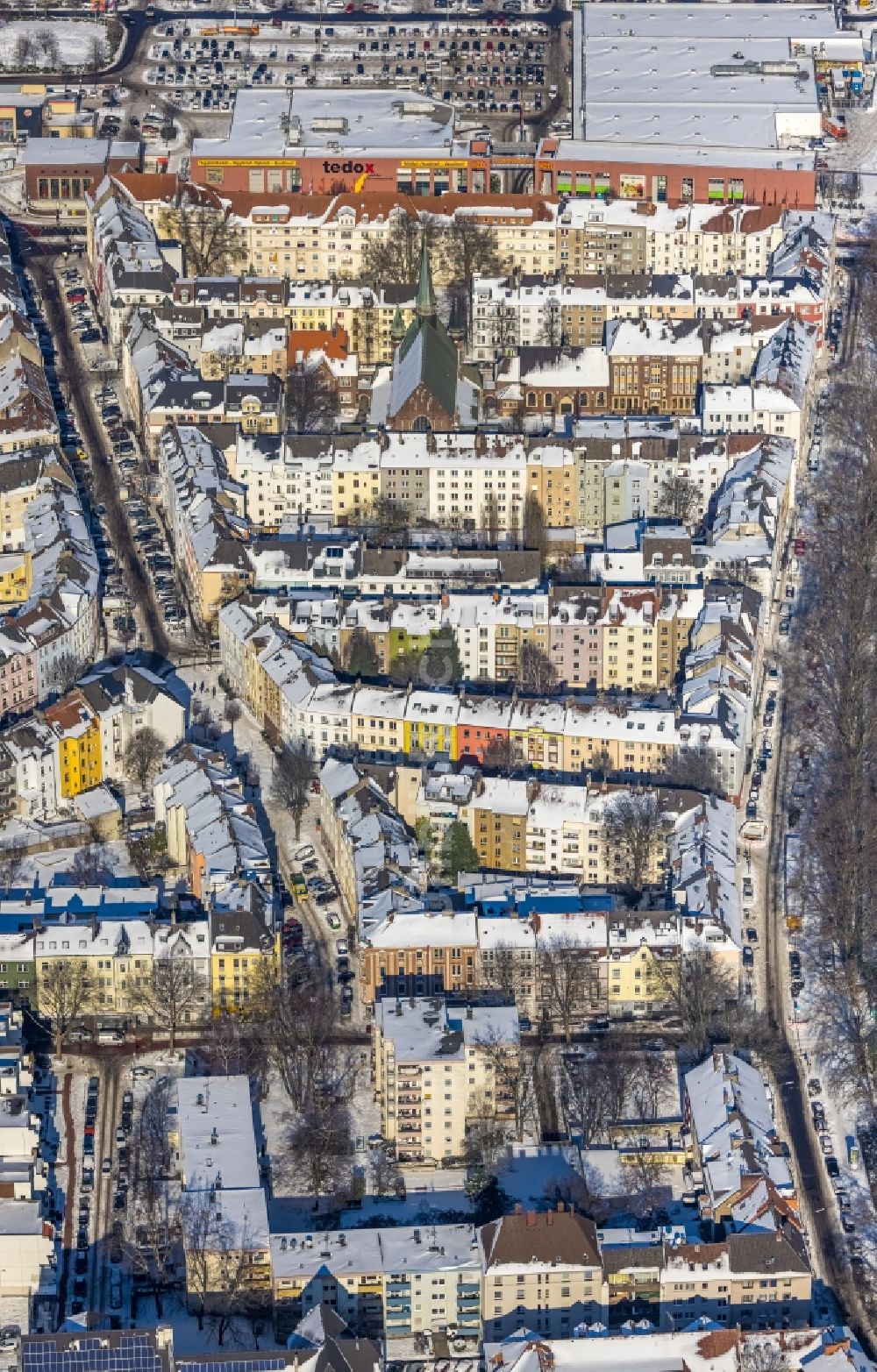 Dortmund aus der Vogelperspektive: Winterluftbild Stadtansicht vom Innenstadtbereich entlang der Brunnenstraße in Dortmund im Bundesland Nordrhein-Westfalen, Deutschland