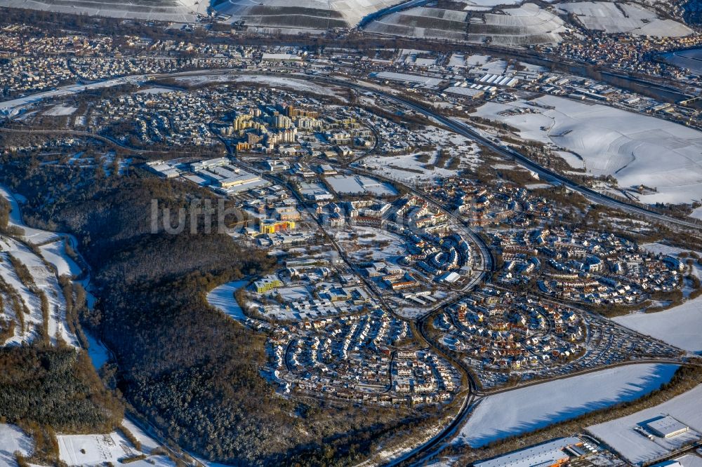 Luftbild Würzburg - Winterluftbild Stadtansicht im Stadtgebiet im Ortsteil Heuchelhof in Würzburg im Bundesland Bayern, Deutschland