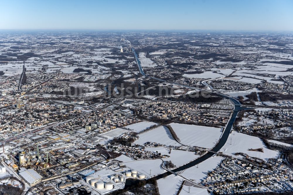 Lünen von oben - Winterluftbild Stadtansicht am Ufer des Flußverlaufes der Lippe in Lünen im Bundesland Nordrhein-Westfalen, Deutschland