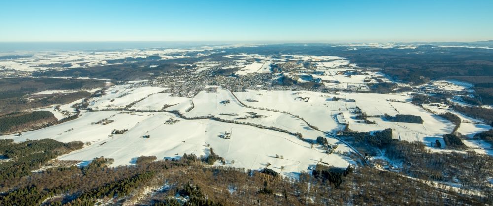 Luftaufnahme Warstein - Winterluftbild Stadtansicht von Warstein im Bundesland Nordrhein-Westfalen