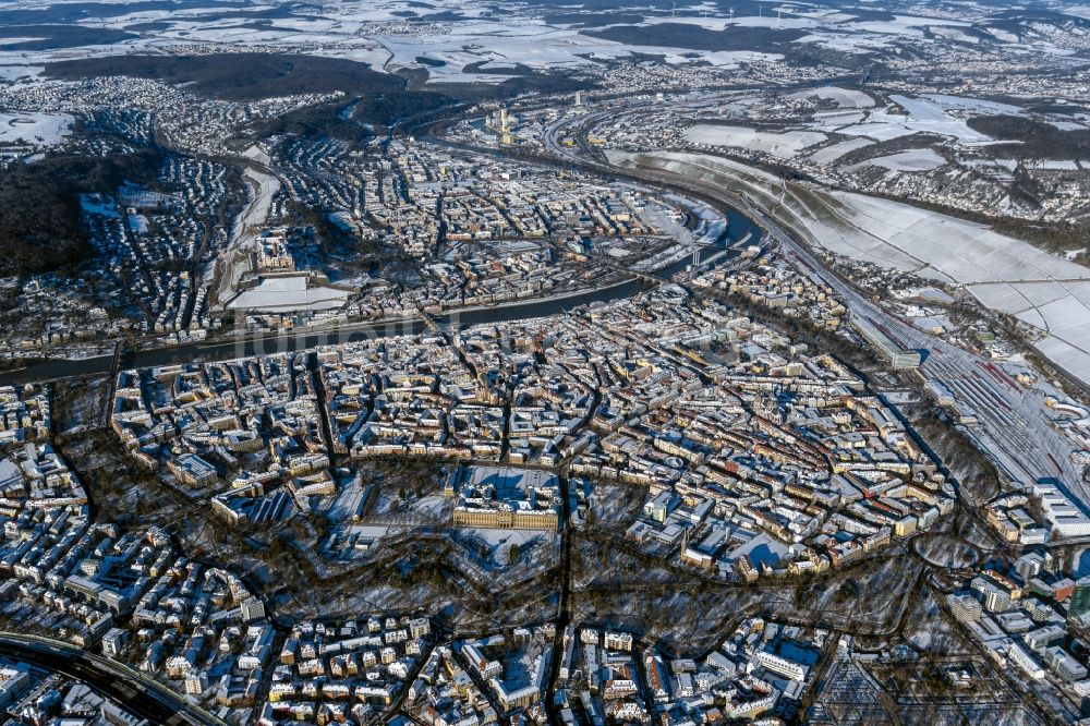 Luftbild Würzburg - Winterluftbild Stadtzentrum im Innenstadtbereich mit Festung Marienberg in Würzburg im Bundesland Bayern, Deutschland