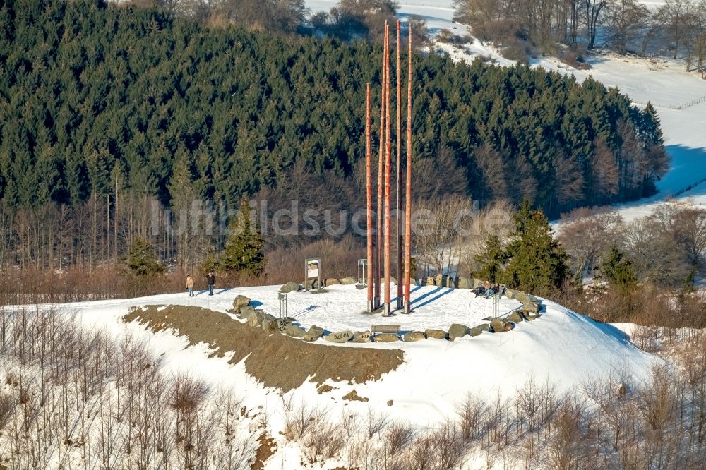 Brilon von oben - Winterluftbild Steinbruch der Westdeutsche Grauwacke-Union GmbH in Brilon im Bundesland Nordrhein-Westfalen