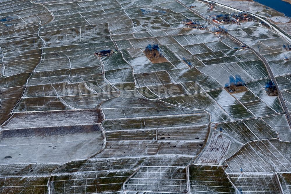 Bunderhee aus der Vogelperspektive: Winterluftbild Strukturen auf landwirtschaftlichen Feldern in Bunderhee im Bundesland Niedersachsen, Deutschland