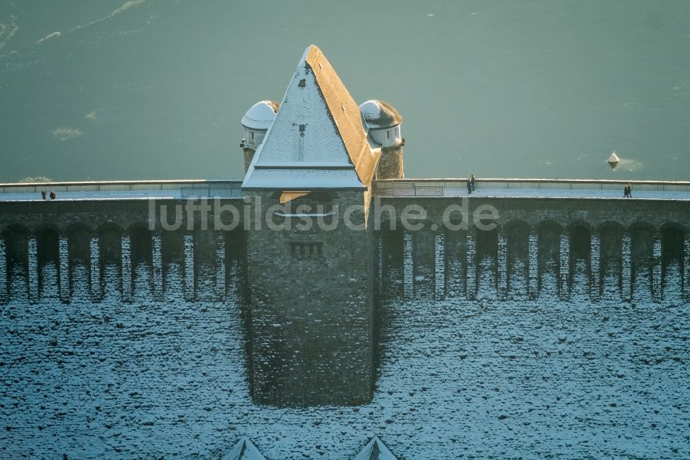 Luftbild Möhnesee - Winterluftbild Talsperren - Staudamm und Stausee in Möhnesee im Bundesland Nordrhein-Westfalen