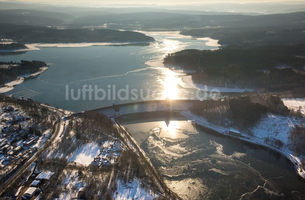 Luftbild Möhnesee - Winterluftbild Talsperren - Staudamm und Stausee in Möhnesee im Bundesland Nordrhein-Westfalen