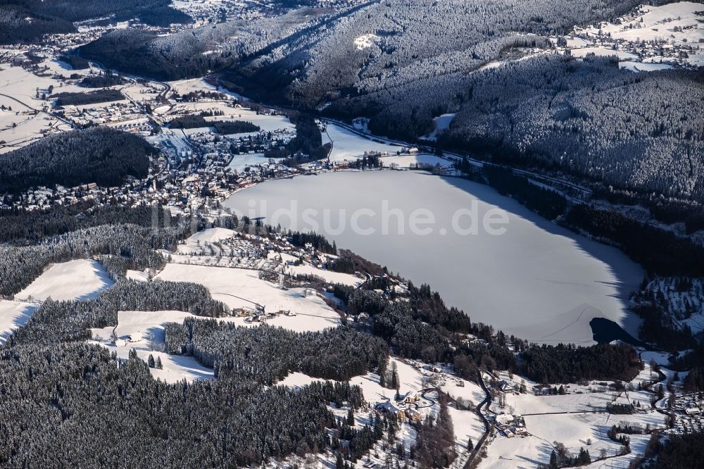 Luftbild Titisee-Neustadt - Winterluftbild Titisee im Bundesland Baden-Württemberg