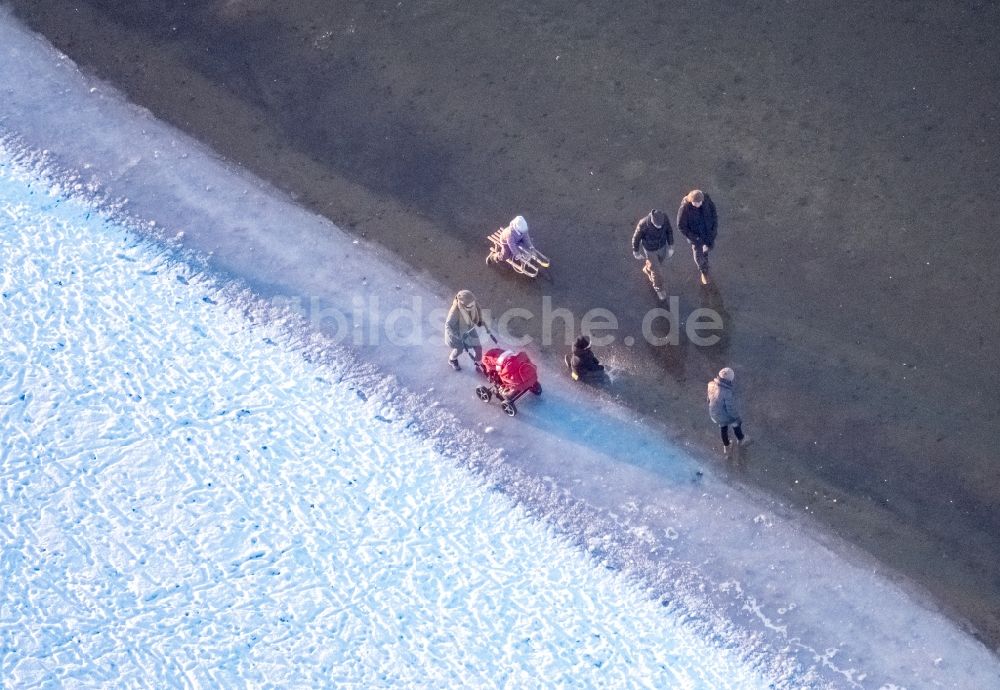 Möhnesee aus der Vogelperspektive: Winterluftbild Uferbereiche des Möhnesee in Möhnesee im Bundesland Nordrhein-Westfalen