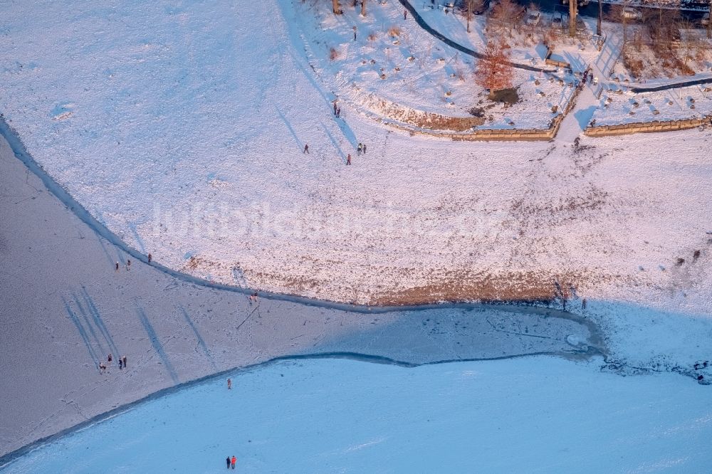 Luftbild Möhnesee - Winterluftbild Uferbereiche des Möhnesee in Möhnesee im Bundesland Nordrhein-Westfalen