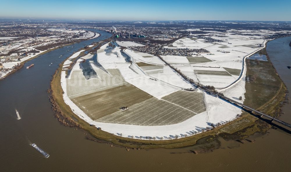 Luftbild Uerdingen - Winterluftbild Uferbereiche am Rhein- Flussverlauf in Uerdingen im Bundesland Nordrhein-Westfalen, Deutschland