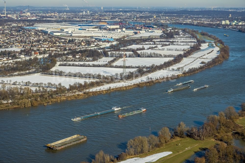 Luftaufnahme Uerdingen - Winterluftbild Uferbereiche am Rhein- Flussverlauf in Uerdingen im Bundesland Nordrhein-Westfalen, Deutschland