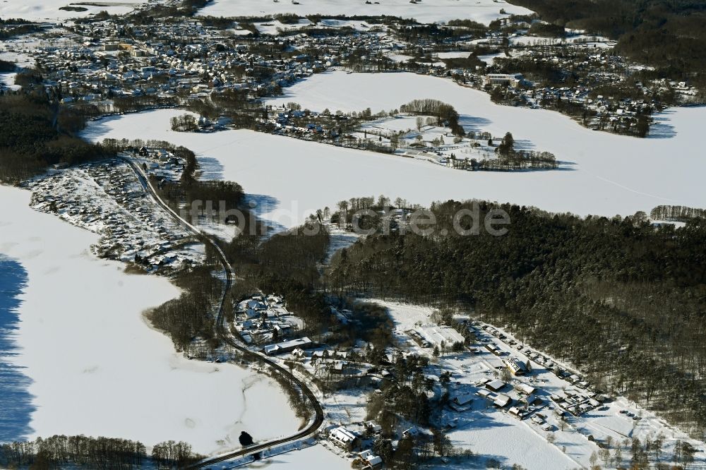 Luftbild Feldberg - Winterluftbild Uferbereiche des Sees Breiter Luzin in Feldberg im Bundesland Mecklenburg-Vorpommern, Deutschland