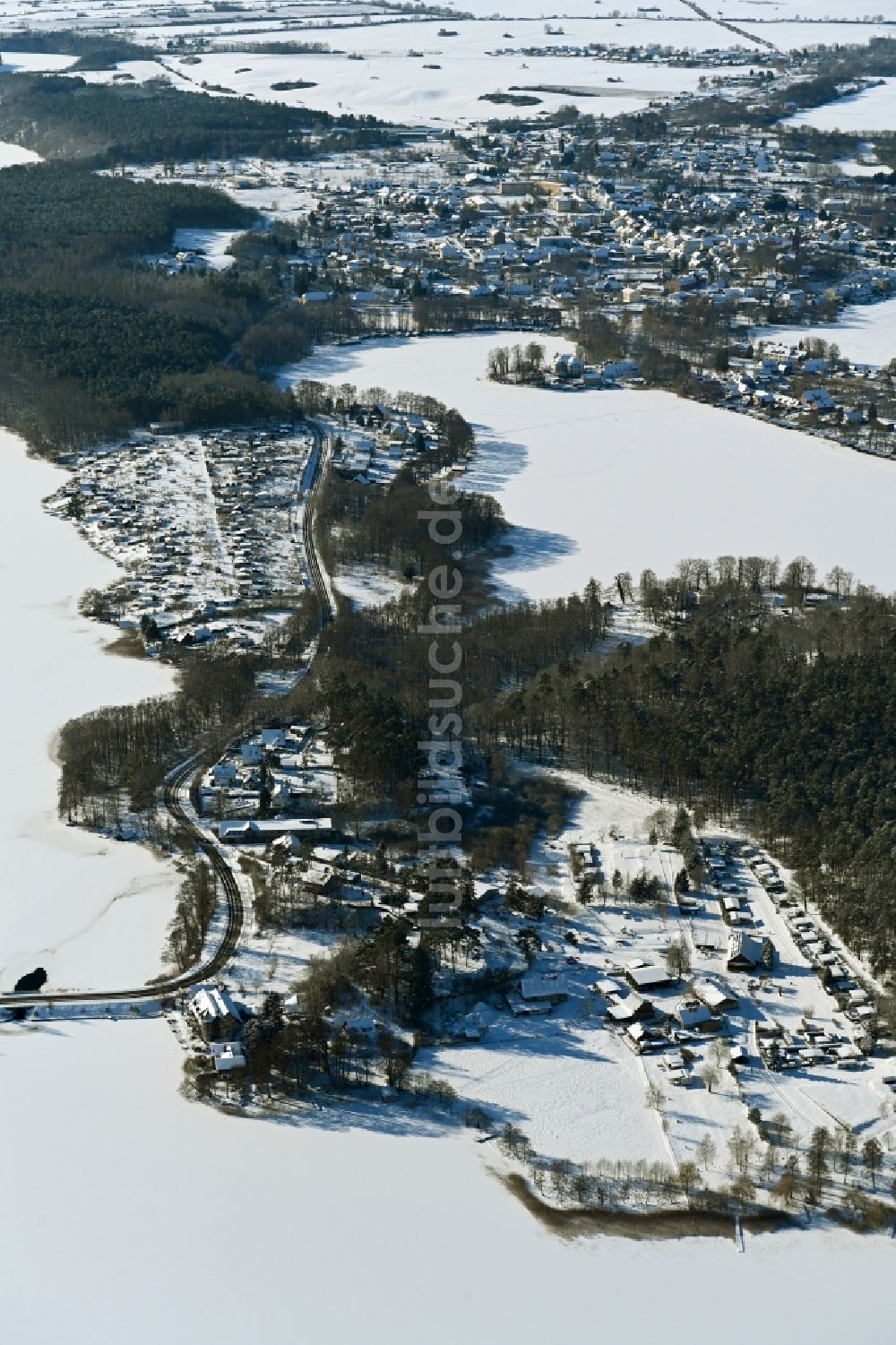 Luftbild Feldberg - Winterluftbild Uferbereiche des Sees Breiter Luzin in Feldberg im Bundesland Mecklenburg-Vorpommern, Deutschland