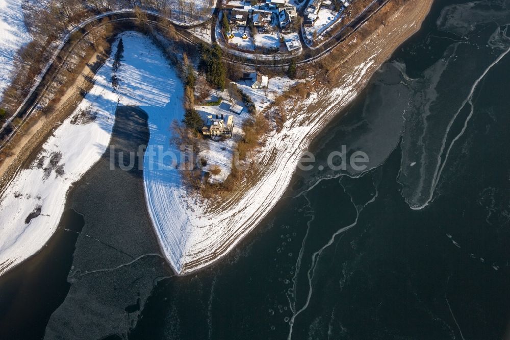 Luftbild Delecke - Winterluftbild Uferbereiche des Sees Möhnesee in Delecke im Bundesland Nordrhein-Westfalen