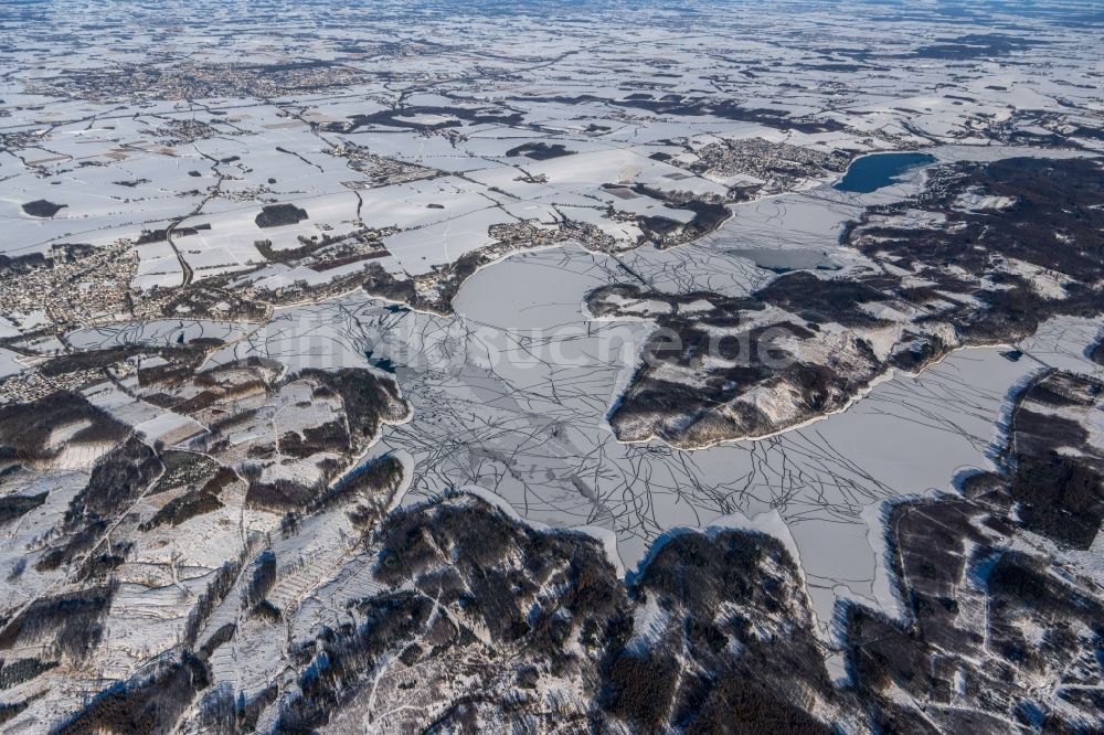 Luftaufnahme Möhnesee - Winterluftbild Uferbereiche des Sees Möhnesee in Möhnesee im Bundesland Nordrhein-Westfalen, Deutschland