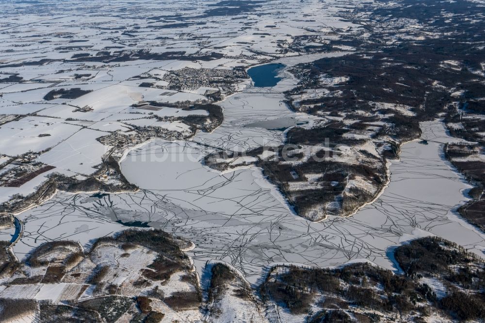 Luftbild Möhnesee - Winterluftbild Uferbereiche des Sees Möhnesee in Möhnesee im Bundesland Nordrhein-Westfalen, Deutschland