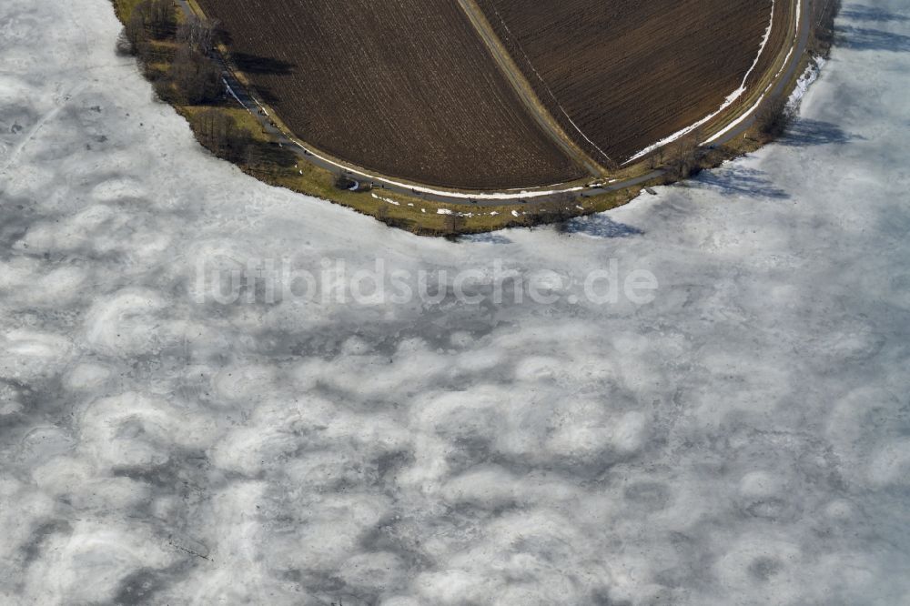 Weißenstadt aus der Vogelperspektive: Winterluftbild Uferbereiche des Sees Weißenstädter See in Weißenstadt im Bundesland Bayern, Deutschland