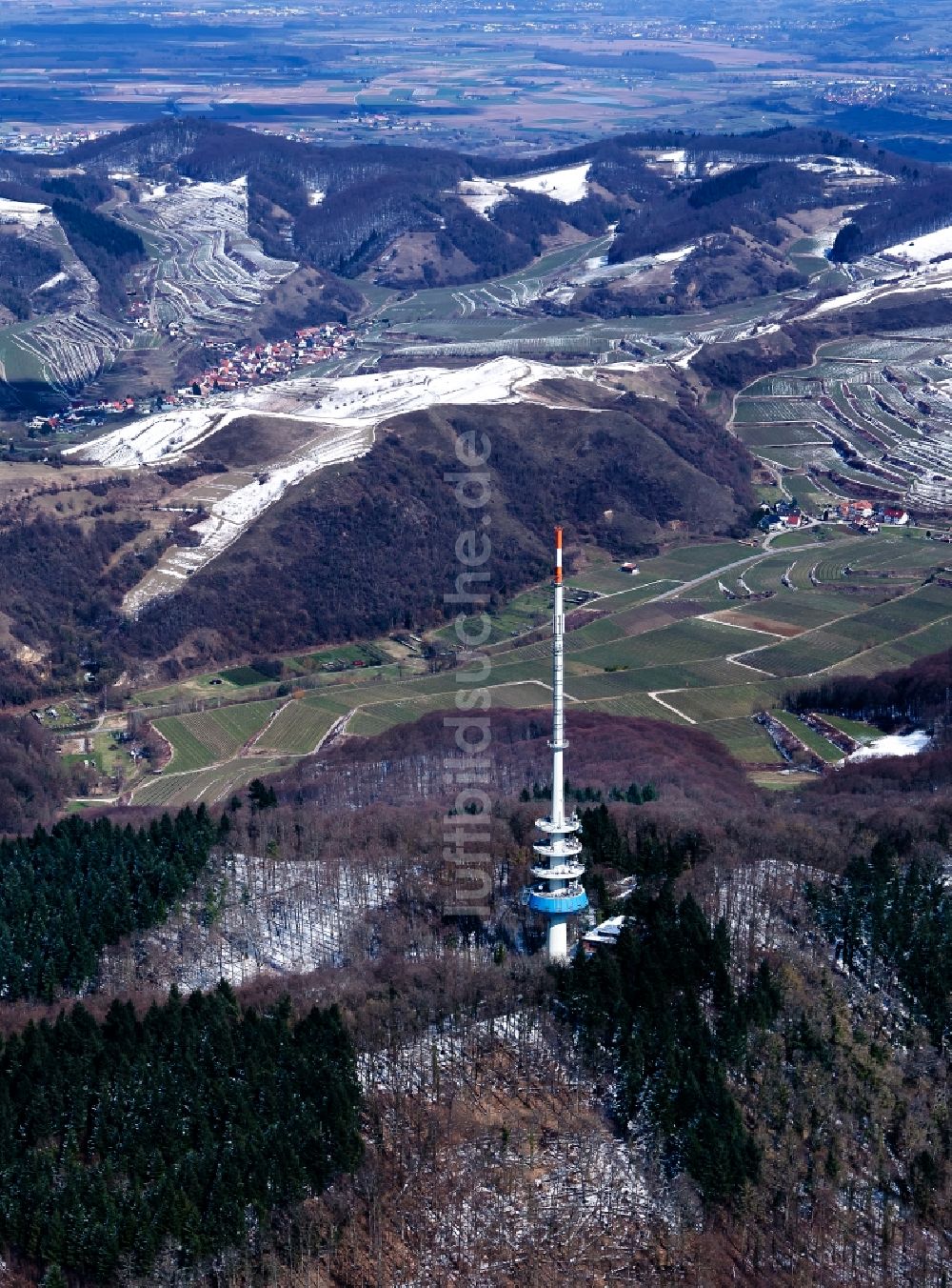 Vogtsburg im Kaiserstuhl aus der Vogelperspektive: Winterluftbild Wald und Berglandschaft Des Kaiserstuhl in Vogtsburg im Kaiserstuhl im Bundesland Baden-Württemberg, Deutschland