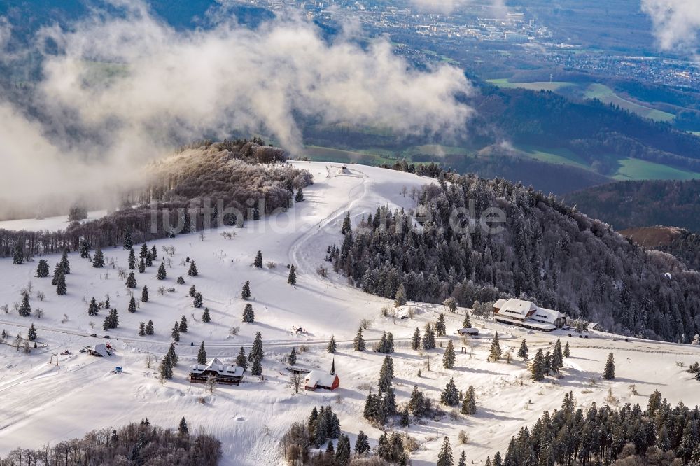 Luftaufnahme Waldkirch - Winterluftbild Wald und Berglandschaft am Kandel in Waldkirch im Bundesland Baden-Württemberg, Deutschland