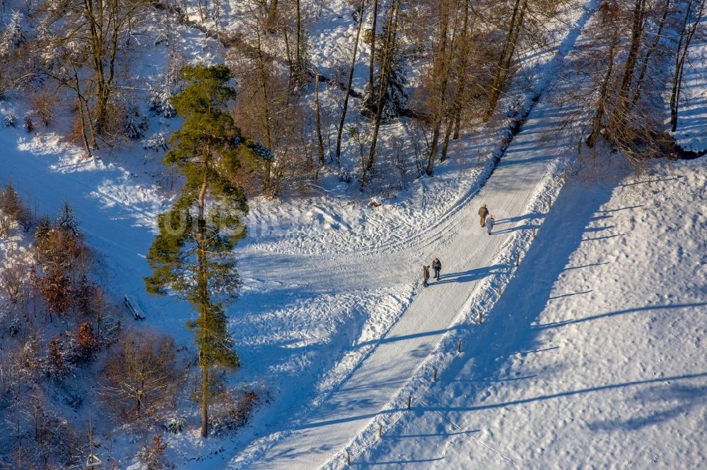 Rüthen von oben - Winterluftbild Wanderweg im Bibertal an der Biber in Rüthen im Bundesland Nordrhein-Westfalen