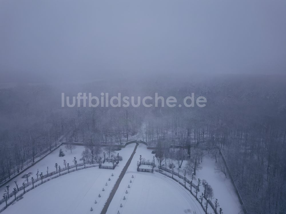 Moritzburg aus der Vogelperspektive: Winterluftbild Wasserschloss und Schloßpark in Moritzburg im Bundesland Sachsen, Deutschland