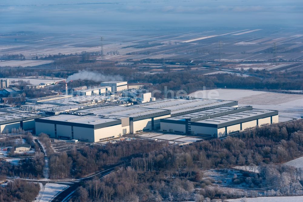 Stade aus der Vogelperspektive: Winterluftbild Werksgelände der Airbus Operations GmbH in Stade im Bundesland Niedersachsen, Deutschland