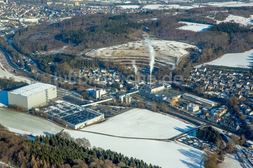 Luftaufnahme Arnsberg - Winterluftbild - Werksgelände der der Wepa Hygieneprodukte GmbH im Ortsteil Müschede in Arnsberg im Bundesland Nordrhein-Westfalen