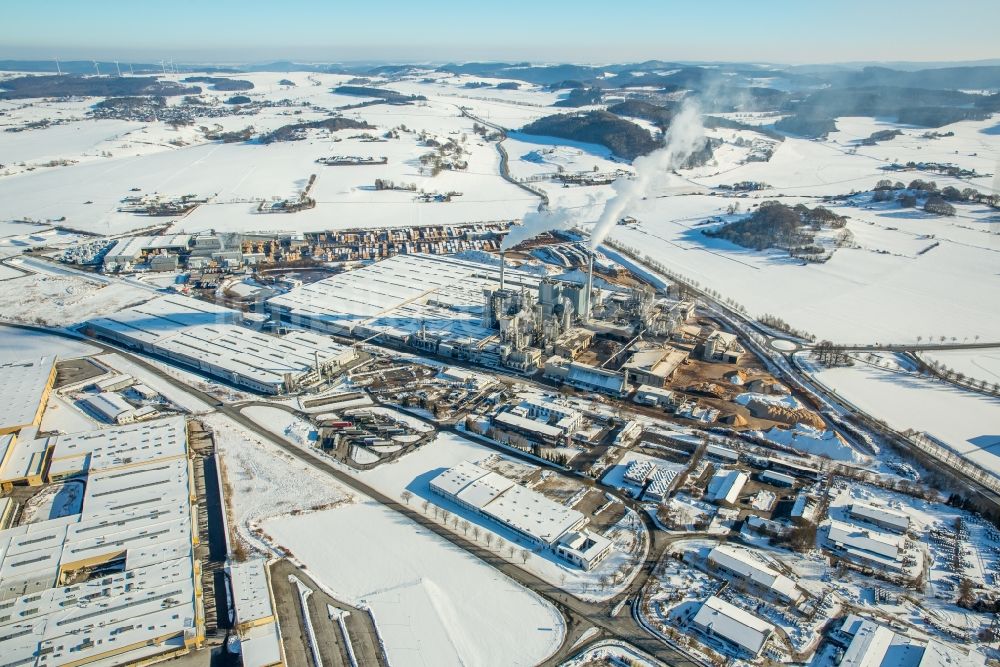 Brilon aus der Vogelperspektive: Winterluftbild Werksgelände der Egger Holzwerkstoffe Brilon GmbH & Co. KG in Brilon im Bundesland Nordrhein-Westfalen