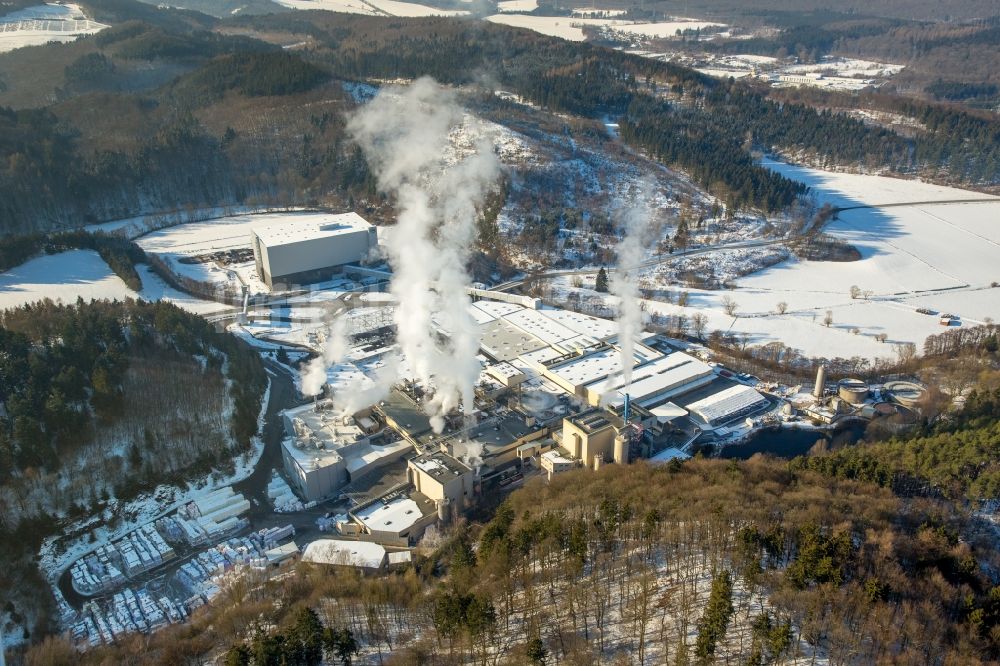 Luftaufnahme Marsberg - Winterluftbild Werksgelände der WEPA Papierfabrik Krengel P. GmbH & Co. KG, Zw.Werk Unterm Klausknapp im Ortsteil Giershagen in Marsberg im Bundesland Nordrhein-Westfalen