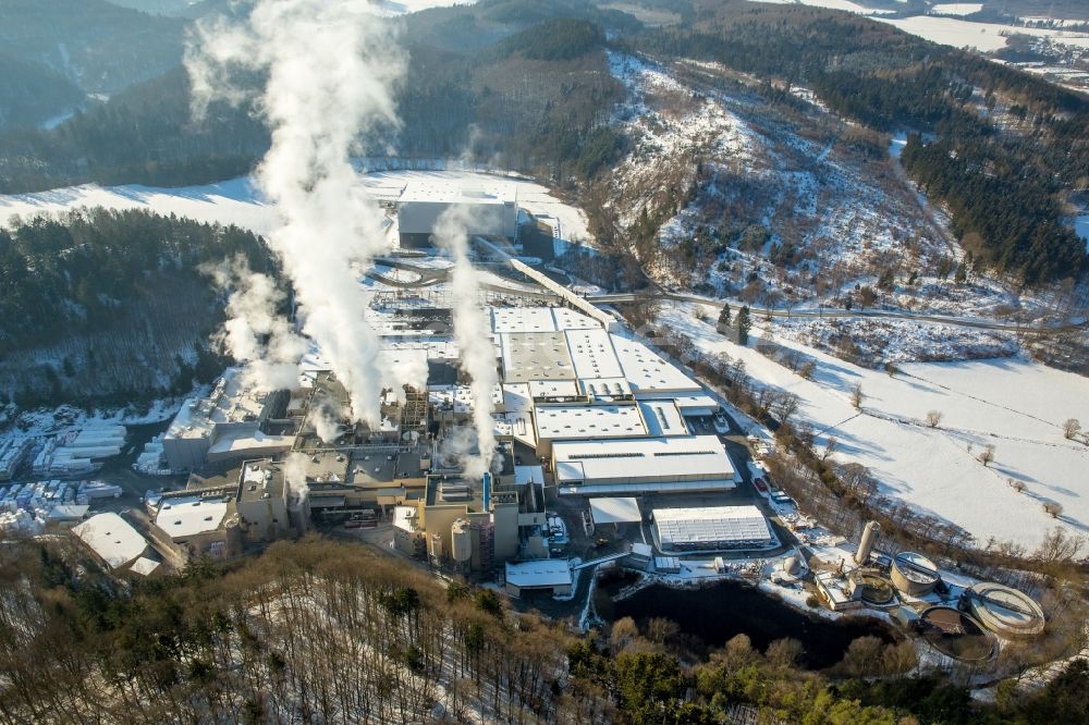 Marsberg aus der Vogelperspektive: Winterluftbild Werksgelände der WEPA Papierfabrik Krengel P. GmbH & Co. KG, Zw.Werk Unterm Klausknapp im Ortsteil Giershagen in Marsberg im Bundesland Nordrhein-Westfalen