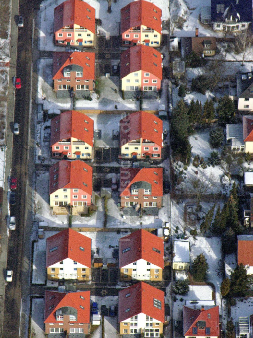 Luftbild Berlin - Winterluftbild Wohngebiet einer Einfamilienhaus- Siedlung ... in Berlin, Deutschland