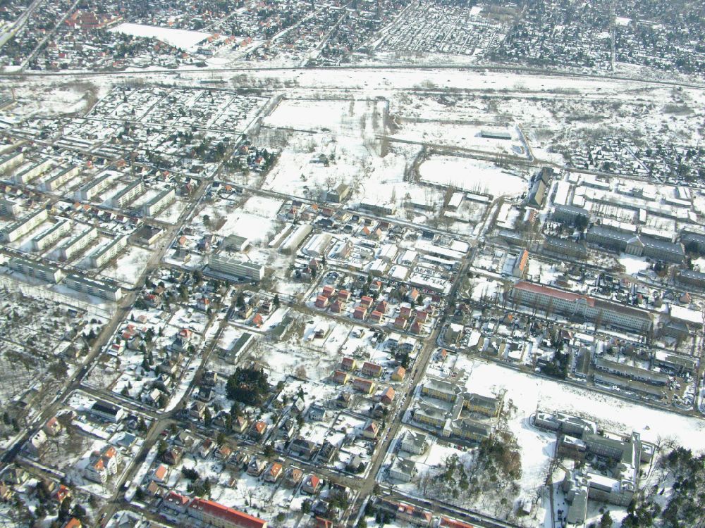 Luftbild Berlin - Winterluftbild Wohngebiet einer Einfamilienhaus- Siedlung ... in Berlin, Deutschland