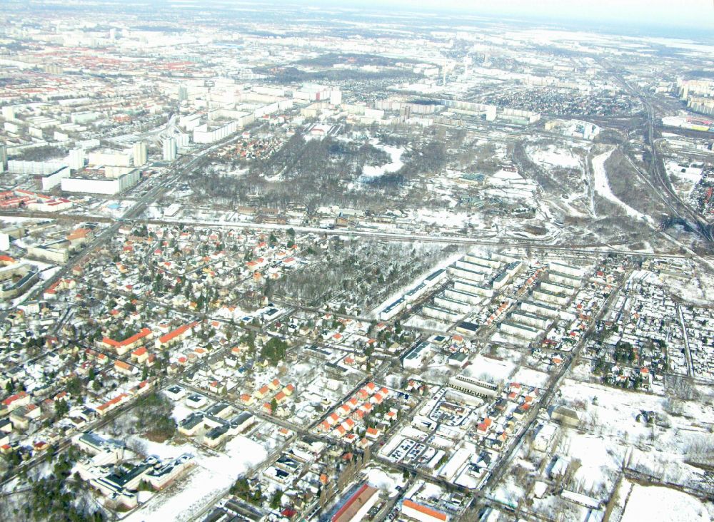 Luftbild Berlin - Winterluftbild Wohngebiet einer Einfamilienhaus- Siedlung ... in Berlin, Deutschland