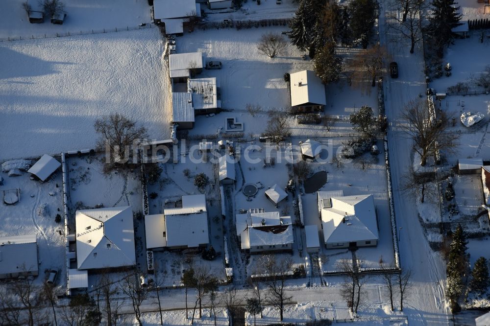 Luftbild Fredersdorf-Vogelsdorf - Winterluftbild Wohngebiet einer Einfamilienhaus- Siedlung Heideweg - Friedrich-Ebert-Straße im Ortsteil Vogelsdorf in Fredersdorf-Vogelsdorf im Bundesland Brandenburg