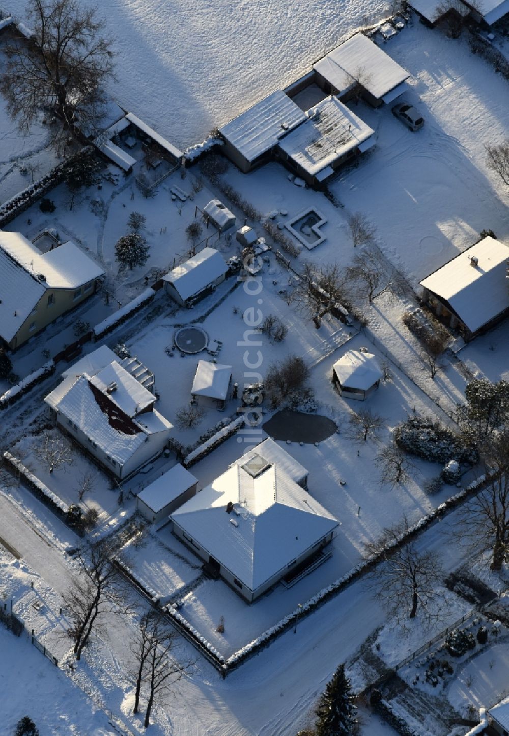 Fredersdorf-Vogelsdorf von oben - Winterluftbild Wohngebiet einer Einfamilienhaus- Siedlung Heideweg - Friedrich-Ebert-Straße im Ortsteil Vogelsdorf in Fredersdorf-Vogelsdorf im Bundesland Brandenburg