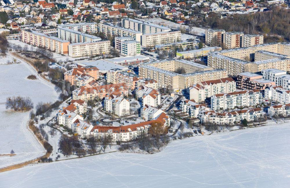 Bernau aus der Vogelperspektive: Winterluftbild Wohngebiet der Mehrfamilienhaussiedlung an der Pegasusstraße in Bernau im Bundesland Brandenburg, Deutschland