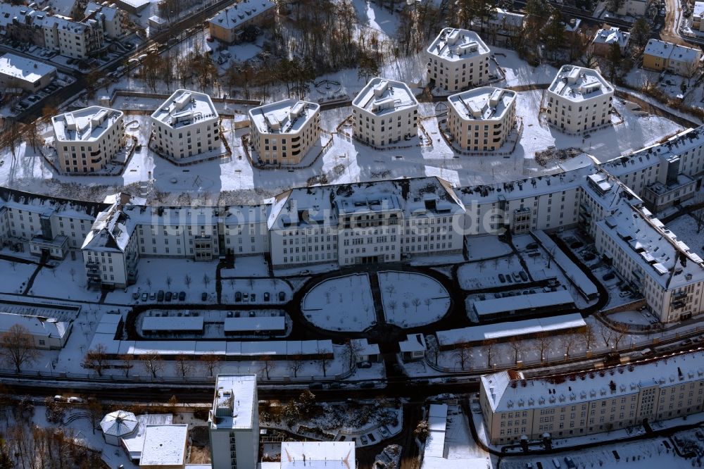 Würzburg aus der Vogelperspektive: Winterluftbild Wohngebiet der Mehrfamilienhaussiedlung Wohnquartier Mönchberg im Ortsteil Frauenland in Würzburg im Bundesland Bayern, Deutschland