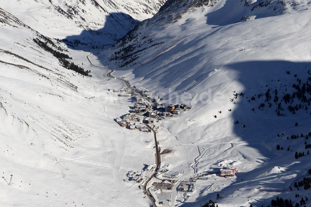 Silz Kühtai von oben - Wintersportgebiet und mit Schnee bedeckte Alpenlandschaft bei Kühtai in Silz in Tirol in Österreich