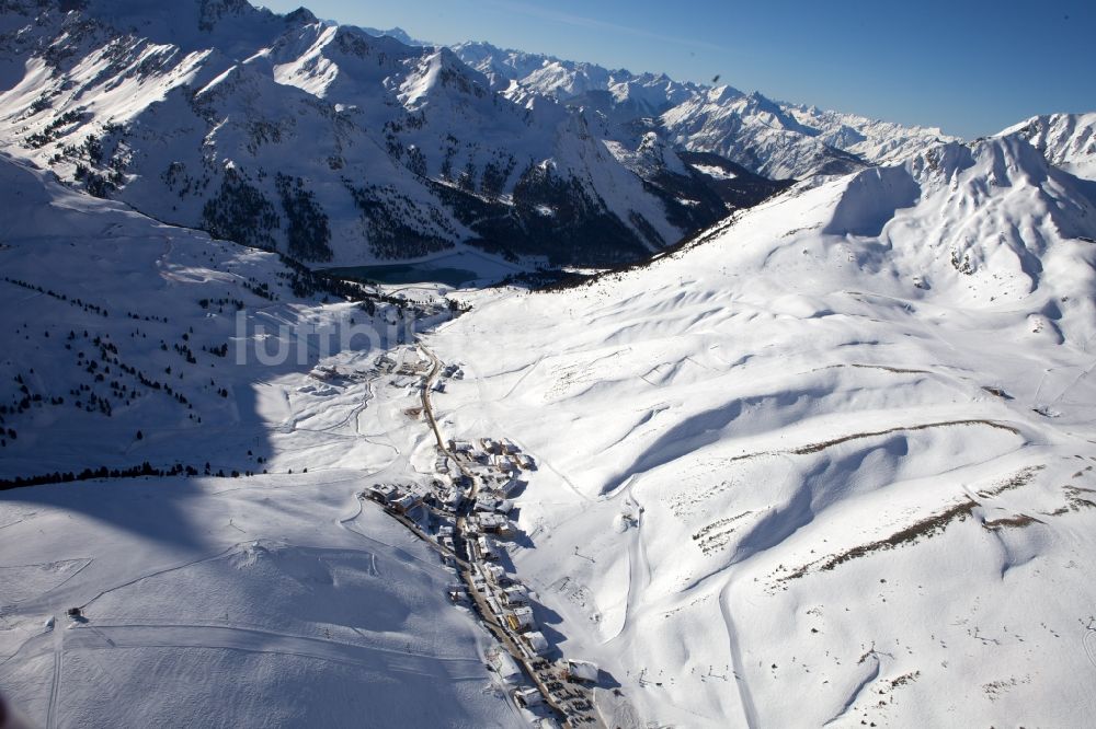 Luftbild Silz Kühtai - Wintersportgebiet und mit Schnee bedeckte Alpenlandschaft bei Kühtai in Silz in Tirol in Österreich